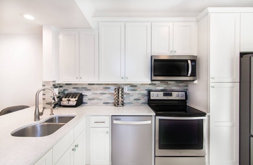 Bella Vista Villa | 1900 ft from beach Luxury Jupiter Beach Villa! private entrance community pool