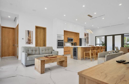 Rural Estates House | 1902 Della Dr