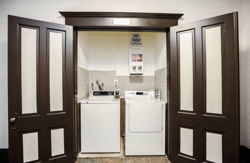 Winnipeg Apartment | 1908 Hummingbird's , Unique Apartment in the Wolseley area of Winnipeg