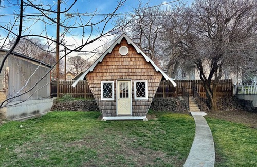 Lewiston House | 1910 Victorian · River Views · Walk to LCSC · Sleeps 12