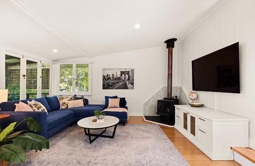 Bardon House | 1920s Cottage Near Paddington and CBD
