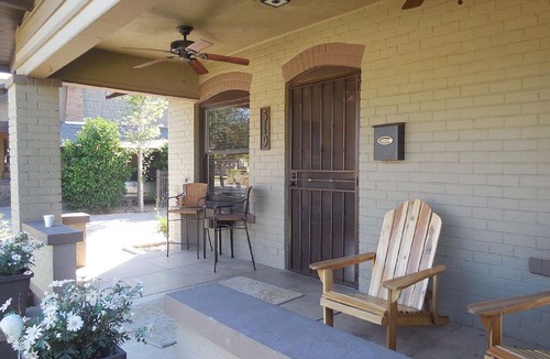 Garfield House | 1927 Restored Downtown Phx Historic Bungalow close to Medical & Sports.