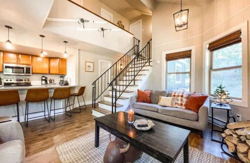 Breckenridge House | 193 Range