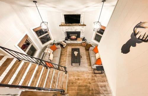 Breckenridge House | 193 Range