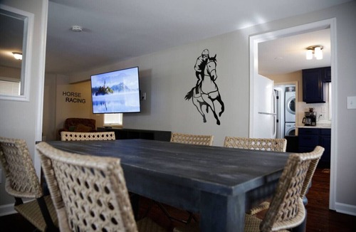 Ranson House | 1939 4BR Rustic Escape by Casino