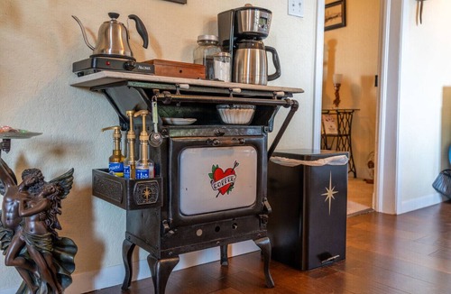 Russellville Apartment | 1950s Charm with Modern Amenities on Arkansas River!