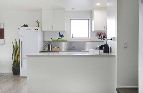 Grafton Apartment | 1A Great Apt 2 BR Garage Parking 1 Stop on Train to Eden Park