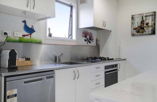 Grafton Apartment | 1A Great Apt 2 BR Garage Parking 1 Stop on Train to Eden Park