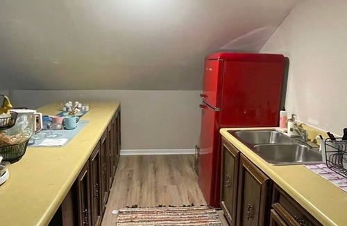 Clairmont Heights Apartment | 1bd/1ba apt. walkable area near Emory, nature trails, open May 7th, 2026