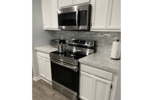 Downtown House | 1bd, 1ba Beautifully Renovated in Townhome