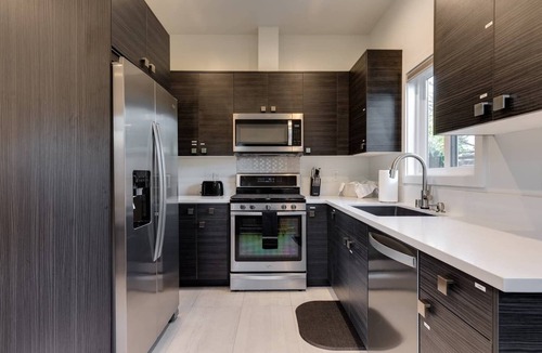 Northridge Apartment | 1BD/1BTH Unit/Queen Bed/Queen Sofa Bed/Wi-Fi/PARKING/EV