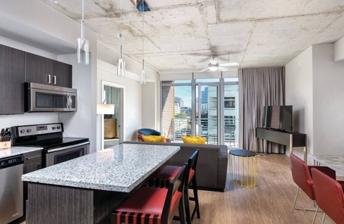 Civic District Resort | 1BD/Austin - Rooftop Pool & Firepit, BBQ!