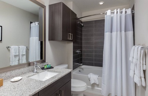 West End Resort | 1BD/Austin - Rooftop Pool & Firepit, BBQ!
