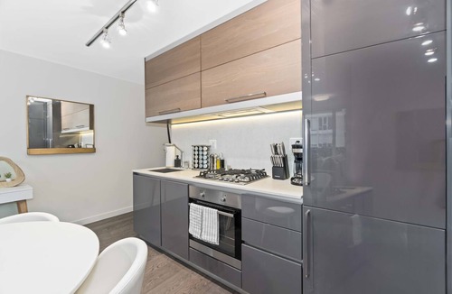 Chinatown Apartment | 1BD Downtown Vancouver Condo with Free Parking