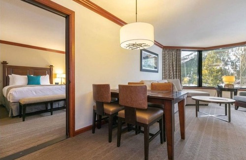Olympic Valley Resort | 1bd/kitchen Palisades Tahoe- Waterfall hikes! Sweeping views of Olympic Valley!