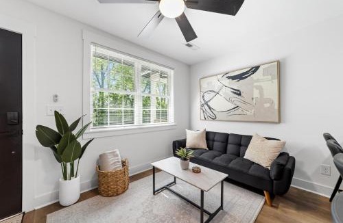 Clarksville Apartment | 1BD Modern Condo - Downtown Walkable to F&M Bank Arena