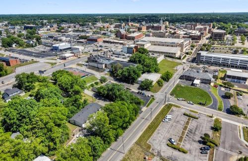 Clarksville Apartment | 1BD Modern Condo - Downtown Walkable to F&M Bank Arena