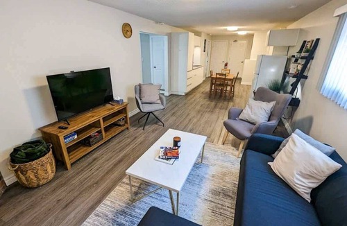 St. Catharines House | 1BDR + Parking | Close to Niagara Falls & Wineries