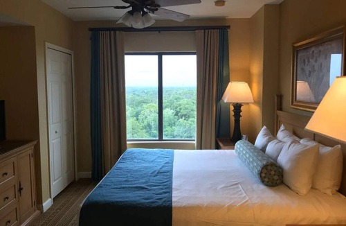 Lake Buena Vista Resort | 1Bed/1Bath Family Resort Near Disney Parks!
