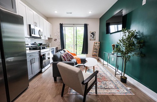 Mantua Apartment | 1Bed&1Bath KingBed,WIFI,WD,Central