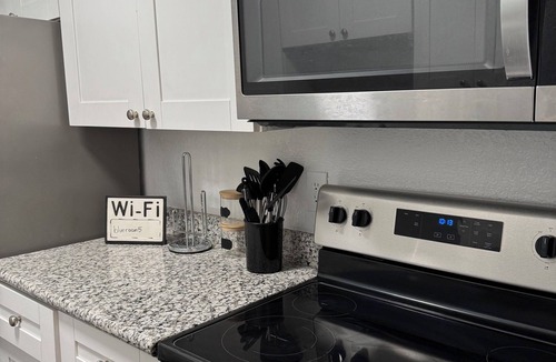 Greater Heights Apartment | 1Bed/1Bath Private Apartment in Houston Heights minutes from Downtown