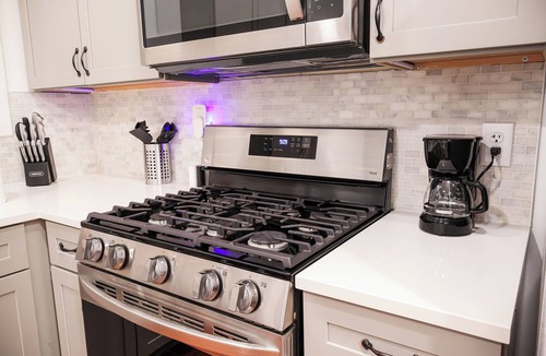 Corn Hill House | 1BED+EquippedKitchen+HighFalls+TV+DT Wi-fi.