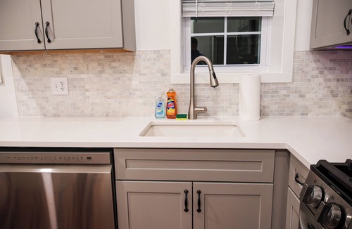 Corn Hill House | 1BED+EquippedKitchen+HighFalls+TV+DT Wi-fi.