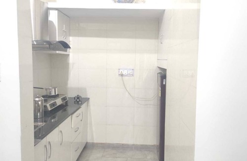 South West House | 1BHK Homely Apartment – 5 min to Metro , Kitchen & Free Wi-Fi