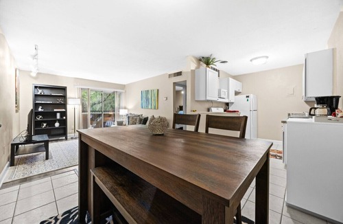 Gainesville Apartment | 1BR/1B walking distance to Shands/UF/VA, Pool!