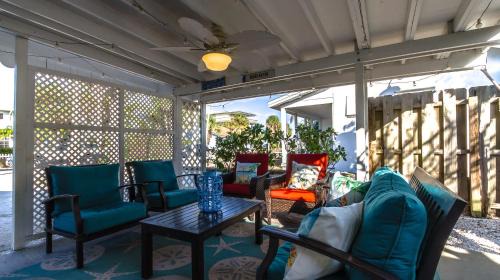 Pass-a-Grille House | 1BR 1BA NorthStar Bungalow. Just Steps to the beach and the bay.