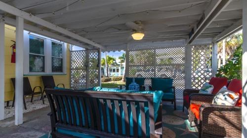 Pass-a-Grille House | 1BR 1BA NorthStar Bungalow. Just Steps to the beach and the bay.