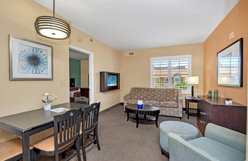 Florida Central Atlantic Coast Apartment | 1BR 2 Queens Hotel-Apt with Pool, Hot Tub & Arcade, near Disney & Universal!
