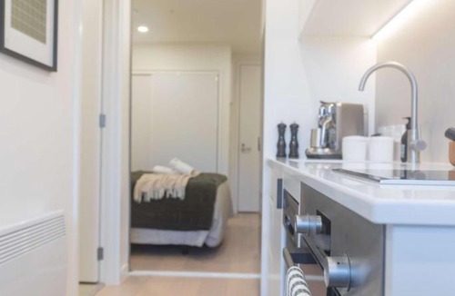 Te Aro Apartment | 1BR Alpha APT - Central Stay Top Amenities