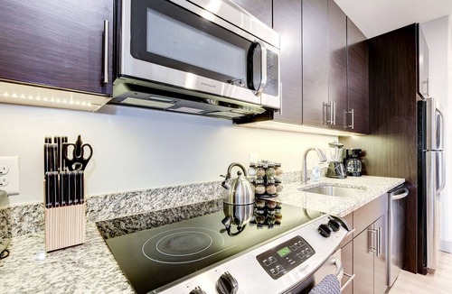Downtown Baltimore Apartment | 1BR Apartment With Gym & City Views