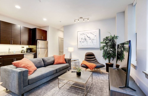 Downtown Baltimore Apartment | 1BR Apartment With Gym & City Views