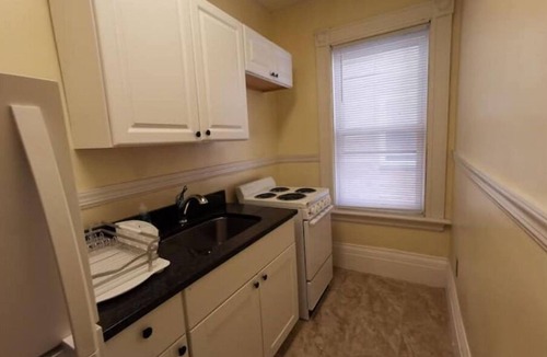 Worcester Apartment | 1BR Apt walk to MCPHS, WPI, St Vincent Hospital