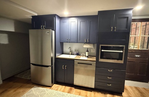 Bloomingdale Apartment | 1BR Bloomingdale Retreat with Private Entry. Walkable & Quiet Neighborhood.