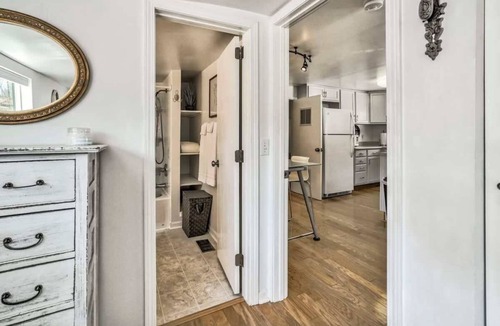 Southwest Colorado Springs House | 1BR Charming Cottage Near Broadmoor, Zoo, and more