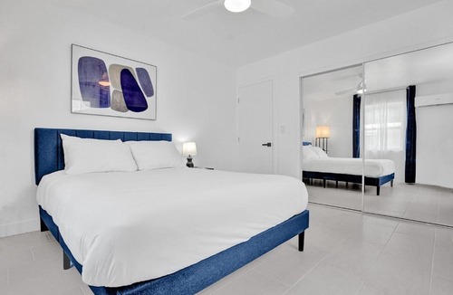 Hallandale Beach House | 1BR Charming duplex in Hallandale Beach w Living room parking #2