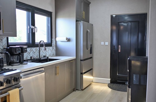 St. George's Apartment | 1BR Connected Villa-MSV, Sea Views – Couples, Solo Travelers