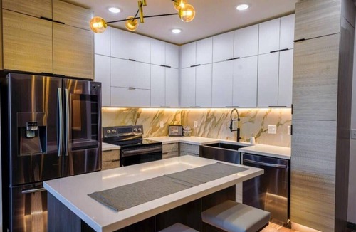 DeBaliviere Place Apartment | 1Br Cozy Modern Gem wParking WD near Forest Park