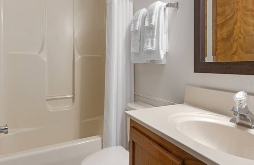 Sapphire Resort | 1br Deluxe Boating, Skiing, Fun in the Sun -ML