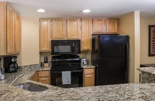 Survey Creek Condo | 1br Deluxe-Pools, Mini Golf & Boating-Areca Palm