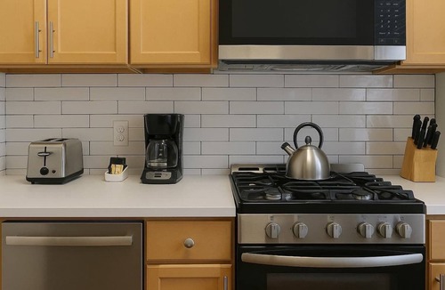 West Lakeview Apartment | 1BR Fully Equipped & Central