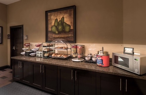 Irving Apartment | 1BR King Suite w/Work Desk | Pool + Breakfast
