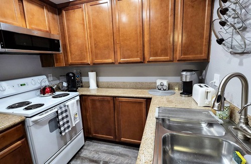 Loma Alta Condo | 1BR Luxe Condo + pool, gym, parking