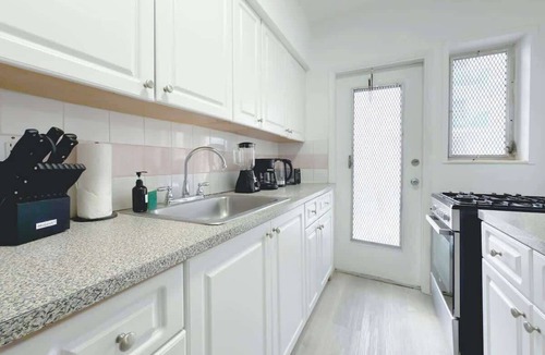 West Avenue Apartment | 1BR Miami Beach Apt with 3 Queens plus Free Parking