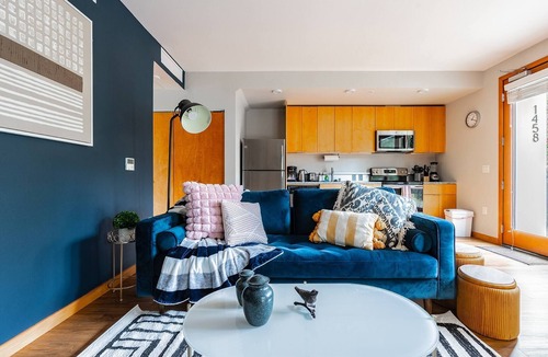 Northwest Bellevue Bed & Breakfast | 1BR | Modern, Chic, AC | Bellevue | Sophari East A