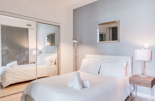 Downtown Toronto Condo | 1BR Modern Downtown Condo Scotiabank Arena/CN