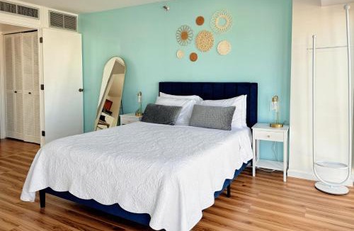 Downtown Honolulu Apartment | 1BR Ocean Sunset View With Parking